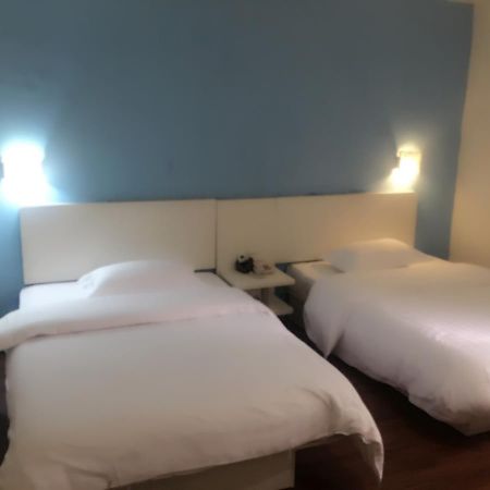 V8 Hotel Xicun Subway Branch Guangzhou Exterior photo