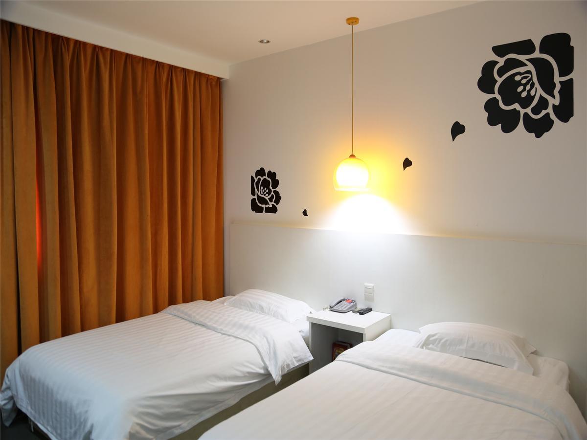 V8 Hotel Xicun Subway Branch Guangzhou Exterior photo