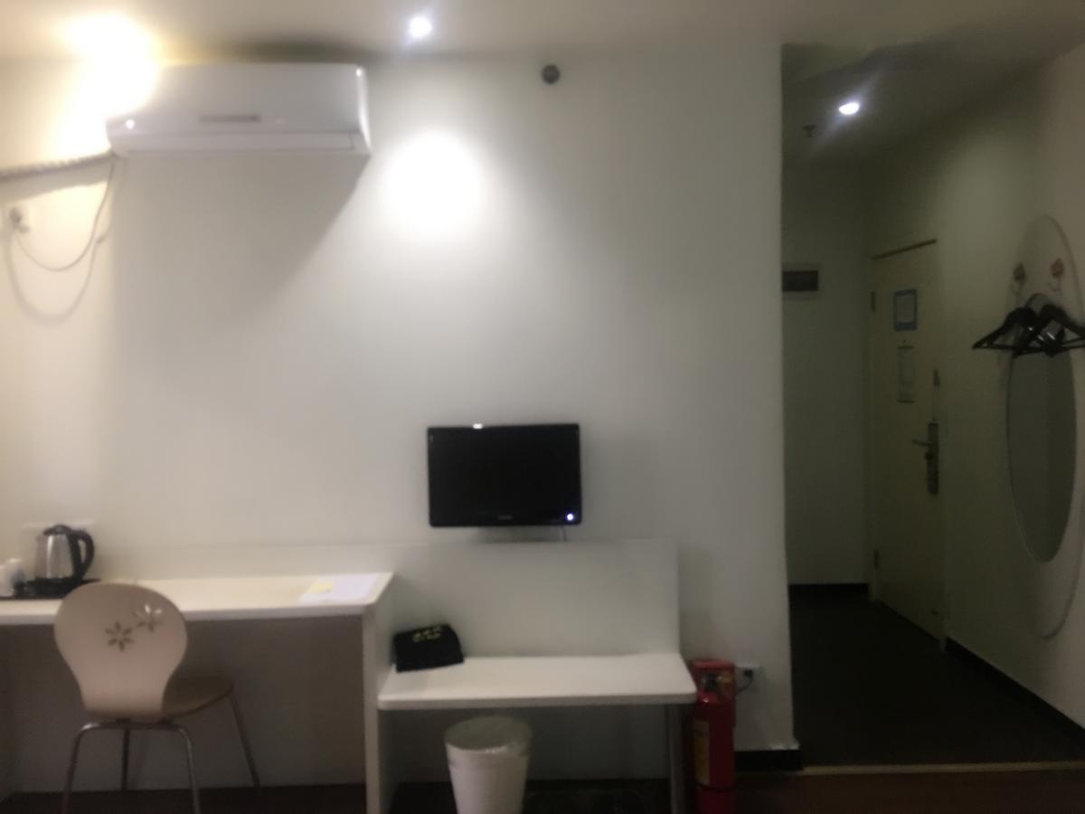 V8 Hotel Xicun Subway Branch Guangzhou Exterior photo